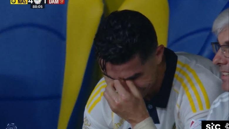 “Një thes” me trofe! Ronaldo s’i mban lotët pas titullit kampion me Al Nassr