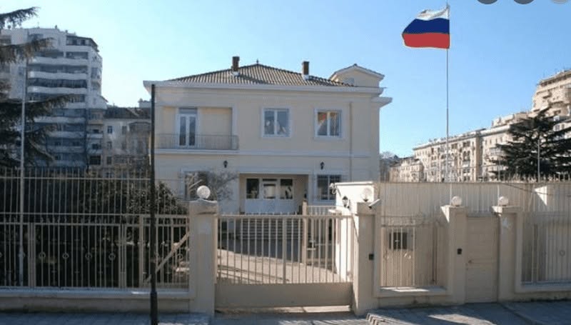 Rusia godet kompleksin ku banon ambasadori shqiptar në Kiev: Ambasadori i Rusisë në Shqipëri është thirrur për shpjegime