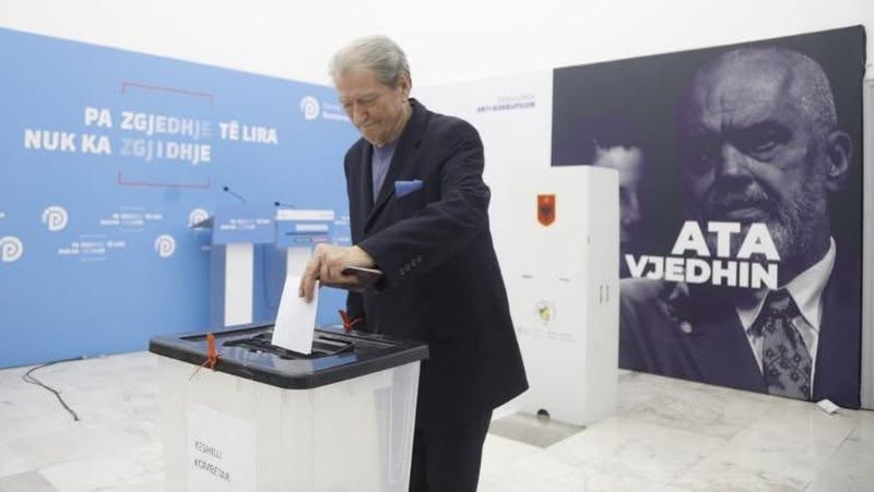 “Kirurgjia e farsës autokratike” në PD, Sali Berisha mposht Sali Berishën