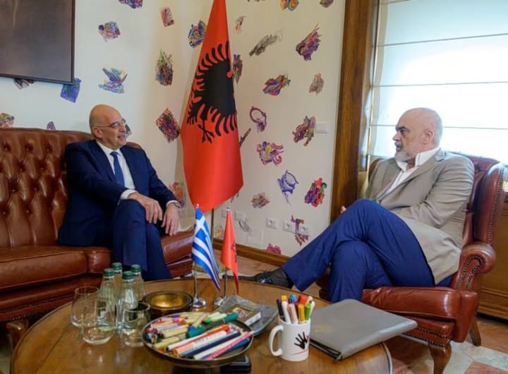 Ministri grek i Mbrojtjes, Nikos Dendias viziton sot Tiranën