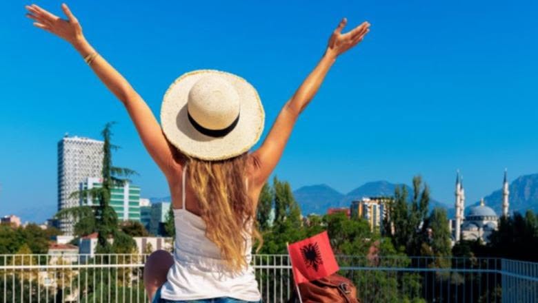 Turizmi ndez motorët! Rritet me 8.8% numri i vizitorëve në prill! Në 4-muaj në vend erdhën 2.5 mln turistë, më shumë nga Kosova e Italia