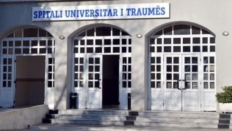 Lajm tronditës! U plagos pak ditë më parë me armë zjarri pa dashje në kokë nga shoku i tij: Ndërron jetë te “Trauma” 17-vjeçari