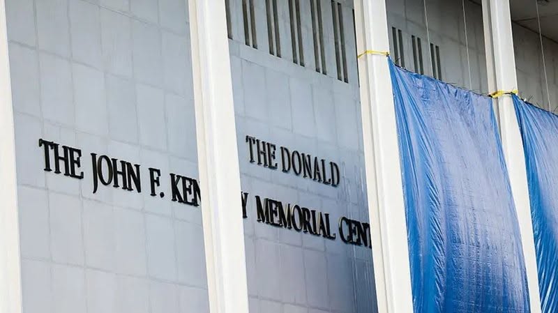 Nuk ka miratim nga Kongresi, Gjykata urdhëron heqjen e emrit të Trump nga Qendra Kennedy