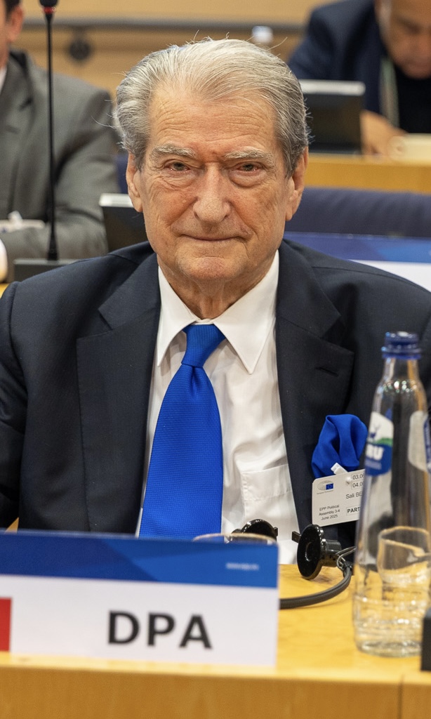 Shoferi i dehur i mori jetën dy fëmijëve në Durrës! Berisha flet përçartë në Kuvend: Ishte terrorist i votave, patronazhist i poshtër