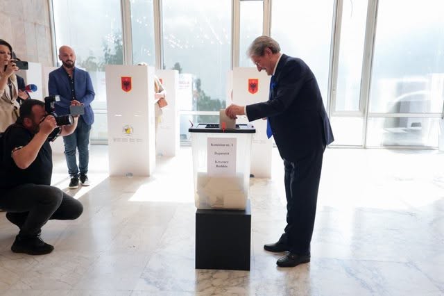 Berisha premtoi ripërtëritjen, fitues në Këshillin Kombëtar dalin ish-drejtorët dhe ish-zv.ministrat e PD