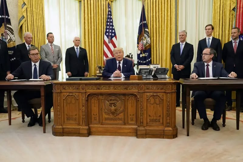 Aleksandër Vuçiç: Trump të kthejë vëmendjen te dokumenti i firmosur në zyrën e tij në 2020 me Kosovën