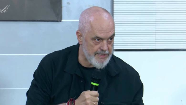 Rama ironizon protestuesit gjatë takimit me banorët e Zvërnecit: Ata kanë dalë në shesh t’i u mbrojnë ju nga unë! Si u 5-fishua aktiviteti i rrjeteve sociale të lidhura me Shqipërinë ditën e parë t…