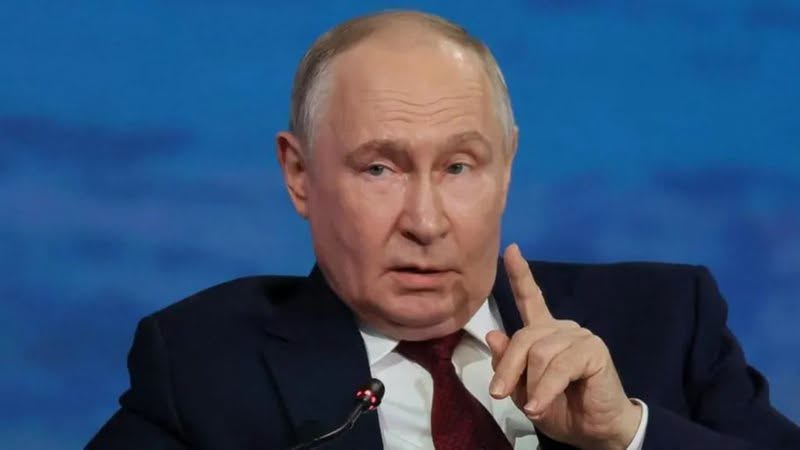 Putin refuzon ftesën e Zelenskyt: Nuk shoh arsye për takim tani
