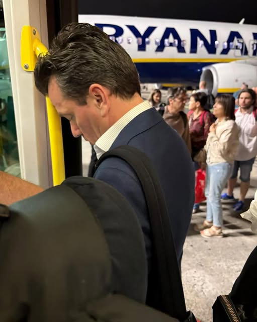 Balla poston foton e Shehajt në aeroport: Po ikën për pushime në Itali pasi u vetëshpall lider i protestës kundër resortit në Zvërnec