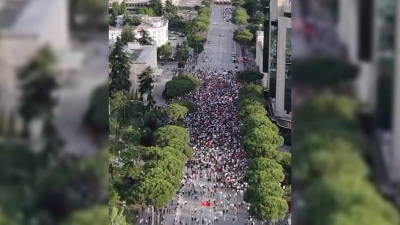 Protesta për Zvërnecin, Rama- mediave ndërkombëtare: Si mund të shndërrohej një protestë lokale me vetëm disa mijëra pjesëmarrës në një spektakël ndërkombëtar?