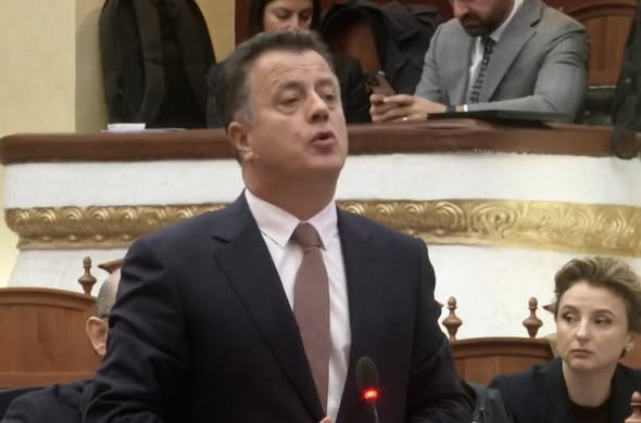 “Mos fol për protestën o gomar”! Qytetarët “masakrojnë” Flamur Nokën