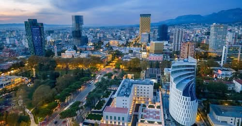 Urbanisti i njohur Gil Penalosa në mbështetje të Veliajt: Ka transformuar Tiranën, mbajtja e tij në paraburgim dëm për qytetin dhe qytetarët
