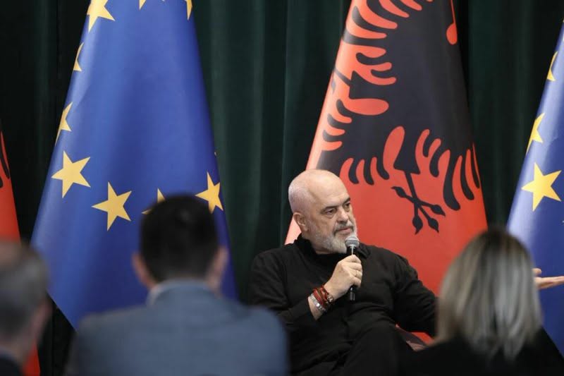 “Nuk përmenda anulimin e projektit”! Rama kapet me gazetaren: Vini këtu me gënjeshtra që ju kanë bllokuar trurin