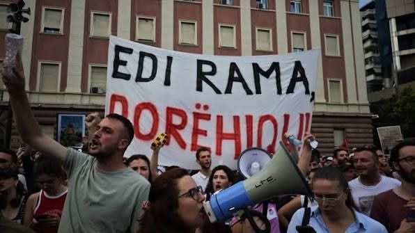 Katër  arsye pse kjo proteste ka mungese qytetarie