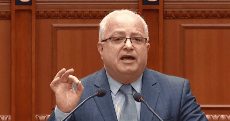 Edmon Spaho i del në krah Ben Blushit, shpërthen ndaj kritikëve: Sillen si komunistë, s’kanë nder e as familje!