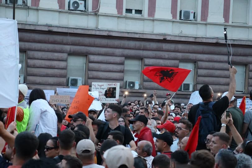 Nga apatia politike te ndërgjegjja qytetare: Një moment vendimtar për Shqipërinë