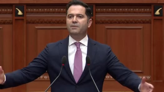 Ministri Malaj akuza të forta ndaj Agron Shehajt në Kuvend: “Je hipokrit. Ke zgjedhur të mos paguash asnjë taksë në këtë vend”