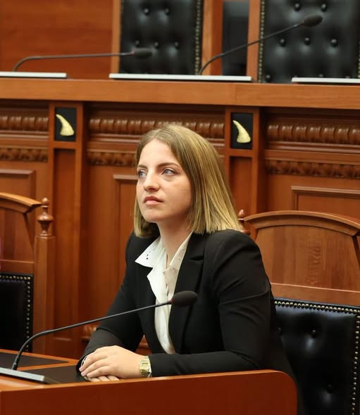 “Neomalësorja” largohet nga Partia Socialiste: Prej sot jam deputete e pavarur…po nuk ia hoqën mandartin