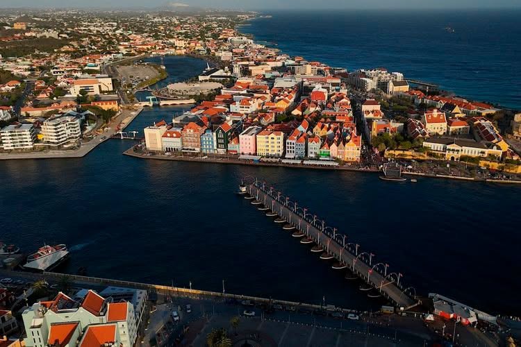 Idiotësit e FIFA! Ishulli Curaçao në eleminatore? Kush është kundërshtari i Gjermanisë që drejtohet nga Mbreti i Holandës