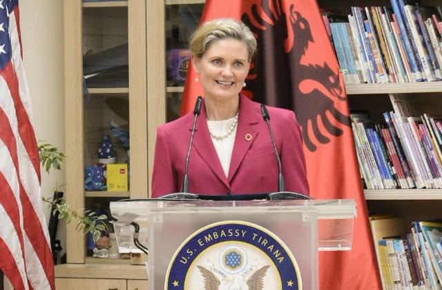 E ngarkuara me punë e SHBA: Mirëpritini investimet amerikane, por mbroni sektorët strategjikë E ngarkuara me punë e SHBA: Mirëpritini investimet amerikane, por mbroni sektorët strategjikë