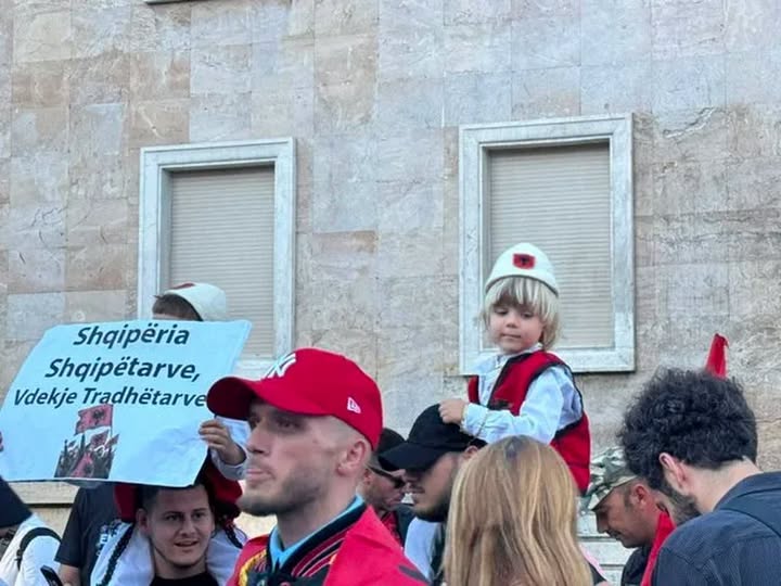 Protestat e “flamengove” po përdoren për të sulmuar Trumpin Protestat e “flamengove” po përdoren për të sulmuar Trumpin