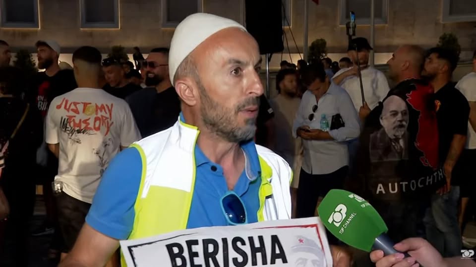“Kjo rinia që u çua nuk e di ku bie Narta dhe Zvërneci”! Rama nxjerr komentin e vajzës nga Vlora: E masakruan online korbat e fshehur nën pupla flamingosh “Kjo rinia që u çua nuk e di ku bie Narta dhe Zvërneci”! Rama nxjerr komentin e vajzës nga Vlora: E masakruan online korbat e fshehur nën pupla flamingosh