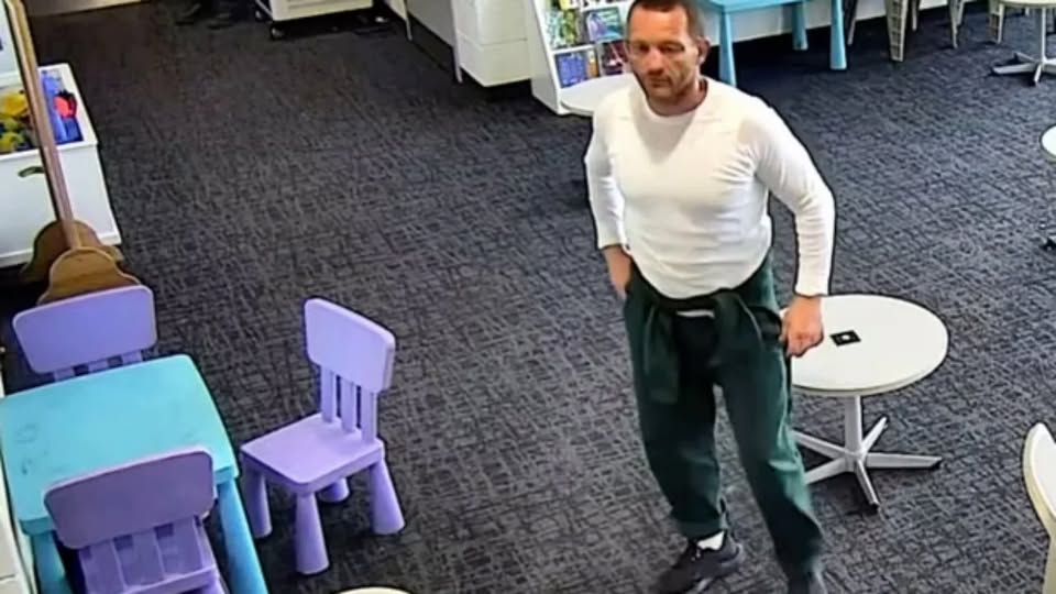 Video/ Nga varrezat drejt arratisjes spektakolare, si shqiptari 47-vjeçar u zhduk gjatë ceremonisë mortore të vëllait të tij në Australi Video/ Nga varrezat drejt arratisjes spektakolare, si shqiptari 47-vjeçar u zhduk gjatë ceremonisë mortore të vëllait të tij në Australi