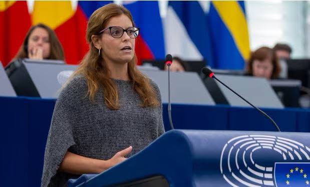 U arrestua në Budapest si pjesë e ekstremistëve të majtë eurodeputetja italiane Salis si Beleri nga burgu në Parlamentin Europian… qan hallet e Shqipërisë: U arrestua në Budapest si pjesë e ekstremistëve të majtë eurodeputetja italiane Salis si Beleri nga burgu në Parlamentin Europian… qan hallet e Shqipërisë: