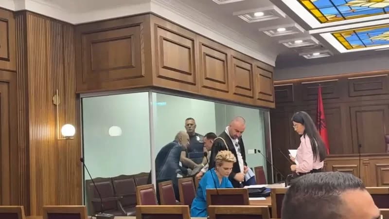Debat në sallën e gjyqit mes Metës dhe gjykatës, prokurori Kllapi: LSI pagoi 93 mijë dollarë nga 416 mijë për lobimin