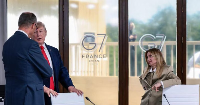 VIDEO/ Trump tha se ajo e luti për foto, Meloni i përgjigjet: Sajesa! Për të ardhur keq që nuk sillet kështu me armiqtë e Perëndimit VIDEO/ Trump tha se ajo e luti për foto, Meloni i përgjigjet: Sajesa! Për të ardhur keq që nuk sillet kështu me armiqtë e Perëndimit