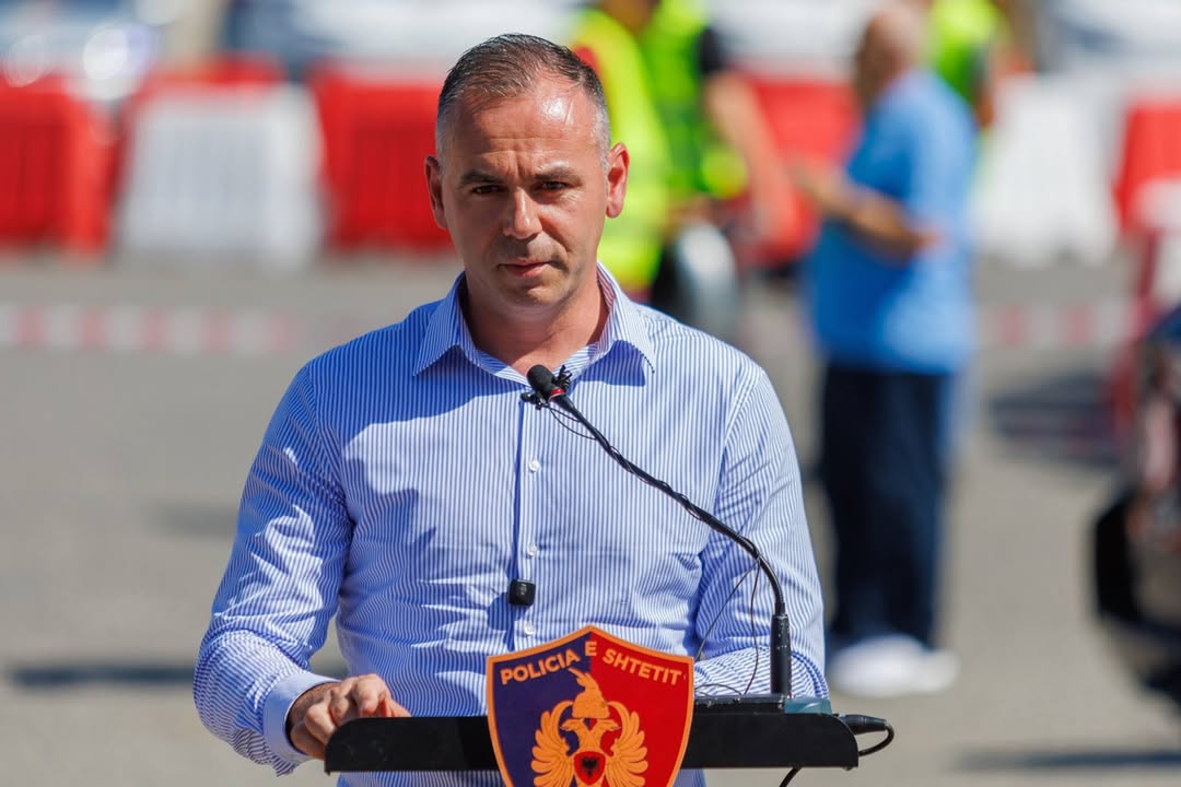 Kreshnik Bajraktari prezanton vizionin dhe nismat e DPSHTRR për Sigurinë Rrugore në aktivitetin e organizuar nga EVU dhe Policia Rrugore
