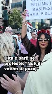 Rama tallet me  blogerët që mbijnë si kërpurdha: Janë bërë parelinj me shalë e kremra! Dalin në protestë vetëm që të mos mbeten jashtë valës