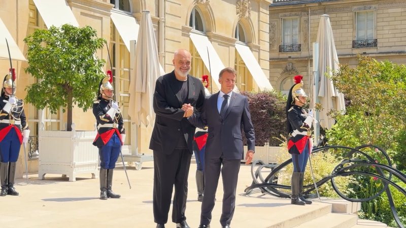VIDEO/ Kryeministri Rama vizitë zyrtare në Paris, pritet nga Presidenti Emmanuel Macron