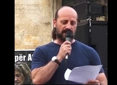 Skenari i protestës u zbardh, kërkesat i lexoi “zëdhënësi” i Iranit në ShqipëriGoxhaj prej kohësh del në mbrojtje të regjimit terrorist iranian, duke sulmar SHBA-të, Izraelin, por edhe Shqipërinë.