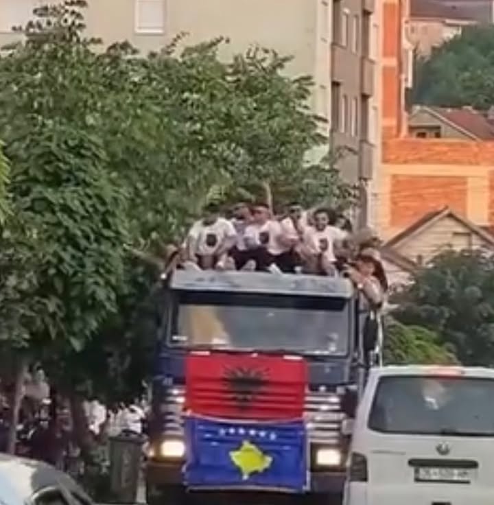 Pse na i çon kosovarët herë Millosheviç, herë Kurti?