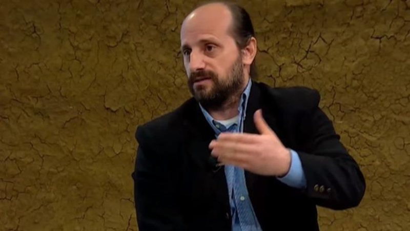 Tradhtia kombëtare lahet me gjak”! Deklarata e rëndë të sharlatanit Dritan Goxhajt… Përse nuk vepron shteti ligjorë? Thirrjet për destabilizim të rendit kushtetues vepër e rëndë penale! Tradhtia kombëtare lahet me gjak”! Deklarata e rëndë të sharlatanit Dritan Goxhajt… Përse nuk vepron shteti ligjorë? Thirrjet për destabilizim të rendit kushtetues vepër e rëndë penale!