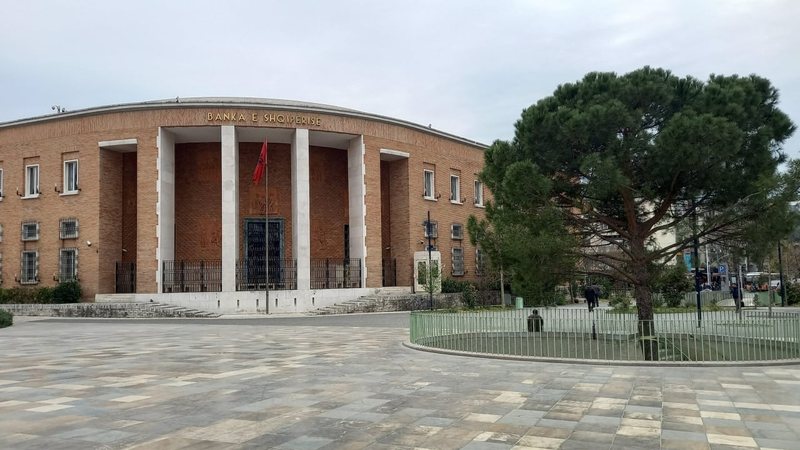 Mbi 17 miliardë euro investime të huaja në Shqipëri, 40% shkojnë në tregun e pasurive të paluajtshme Mbi 17 miliardë euro investime të huaja në Shqipëri, 40% shkojnë në tregun e pasurive të paluajtshme