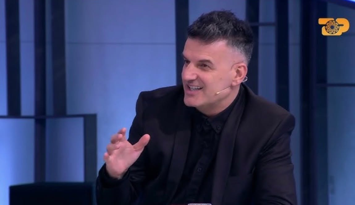 Bledi Mane tallet me gazetarët qesharak në …protestë: Nuk t’a ka fajin qeveria pse ti nuk ke dashnor apo dashnore