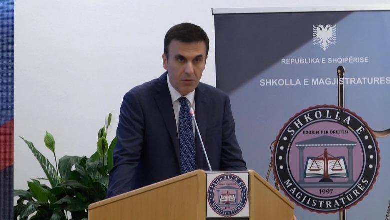Gjykatat mbyllin dyert për kamerat e mediave në gjyq, drejtuesit e sistemit: Transparenca detyrim! Çela: Prokurorët të mos fshihen pas ‘sekretit hetimor’