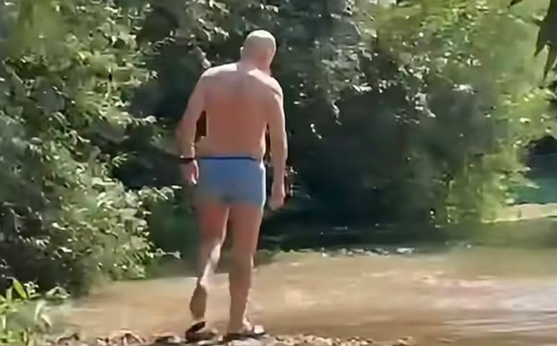 VIDEO/ Vapa ‘i bie në kokë’ Fred Lelës, nxjerr “b*thet” me brekët blu të PD-së VIDEO/ Vapa ‘i bie në kokë’ Fred Lelës, nxjerr “b*thet” me brekët blu të PD-së