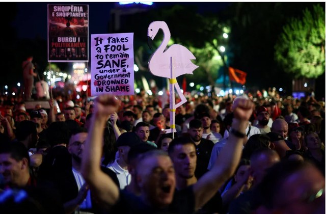 Mediat izraelite: Si depërtoi retorika antisemite në protestat anti-Kushner në Shqipëri Mediat izraelite: Si depërtoi retorika antisemite në protestat anti-Kushner në Shqipëri