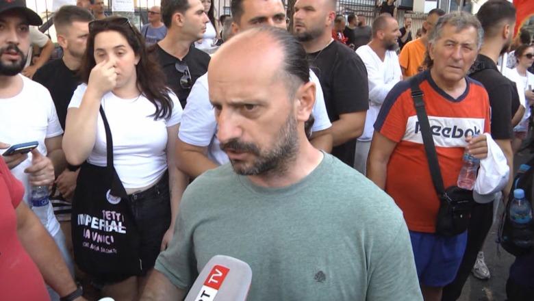 Taulant Balla çmonton inskenimin e Sali Berishës: Tentove lojë politike me Heroin e Kombit, Tahir Sinani Taulant Balla çmonton inskenimin e Sali Berishës: Tentove lojë politike me Heroin e Kombit, Tahir Sinani