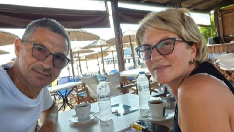 “E mbajta nga këmbët, tani s’flet e s’kujton asgjë”! Flet gruaja e pasagjerit që “fluturoi” jashtë dritares së avionit të Ryanair: Na ndihmoi një shqiptar “E mbajta nga këmbët, tani s’flet e s’kujton asgjë”! Flet gruaja e pasagjerit që “fluturoi” jashtë dritares së avionit të Ryanair: Na ndihmoi një shqiptar