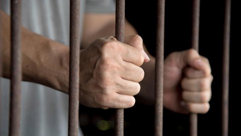 Amnistia penale, nis sot zbatimi në institucionet e vuajtjes së dënimit! Përfitojnë 1335 të burgosur, përjashtohen subjektet e SPAK Amnistia penale, nis sot zbatimi në institucionet e vuajtjes së dënimit! Përfitojnë 1335 të burgosur, përjashtohen subjektet e SPAK