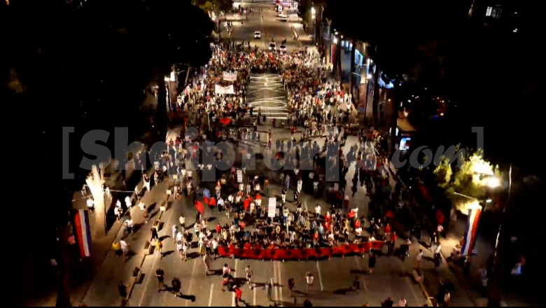 Tkurret gjithnjë e më shumë protesta, pas kërkesave për arrestimin e Ramës dhe Berishës vjen thirrja e pazakontë për ish-kreun e SPAK: Altin Dumani në burg! Tkurret gjithnjë e më shumë protesta, pas kërkesave për arrestimin e Ramës dhe Berishës vjen thirrja e pazakontë për ish-kreun e SPAK: Altin Dumani në burg!