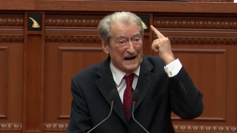 Ndaj protestuesve u përdorën lëndë kimike! Ish deputeti i PD-së i kthehet Berishës: Nuk vihet në pushtet duke thënë broçkulla qesharake Ndaj protestuesve u përdorën lëndë kimike! Ish deputeti i PD-së i kthehet Berishës: Nuk vihet në pushtet duke thënë broçkulla qesharake