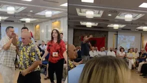 Degjeneron kuvendi: Sherri i madh mes Flamingove dhe Pelikanëve kacurrel… për karriget e para (Video) Degjeneron kuvendi: Sherri i madh mes Flamingove dhe Pelikanëve kacurrel… për karriget e para (Video)