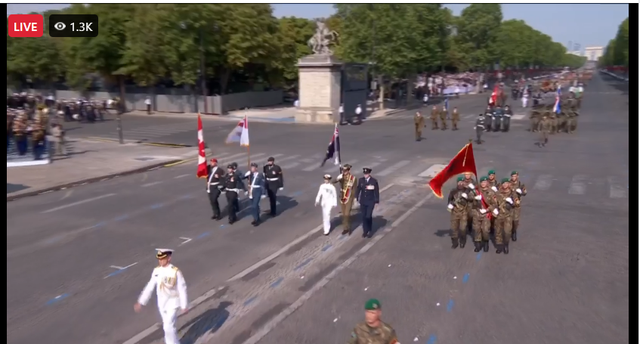FOTO+VIDEO/ Flamuri shqiptar në paradën ushtarake të 14 korrikut në Paris FOTO+VIDEO/ Flamuri shqiptar në paradën ushtarake të 14 korrikut në Paris