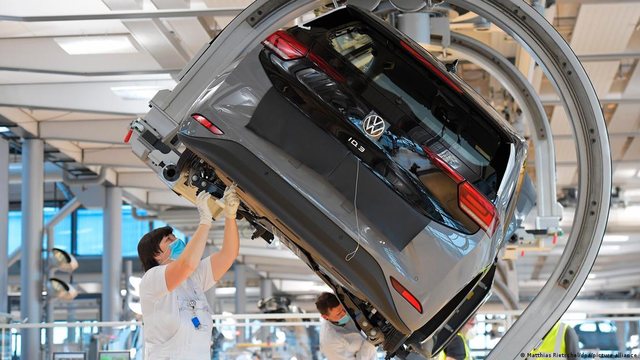 “Tepër i madh për të mbijetuar”! Ç’po ndodh me Volkswagen, krenarinë e Gjermanisë? “Tepër i madh për të mbijetuar”! Ç’po ndodh me Volkswagen, krenarinë e Gjermanisë?