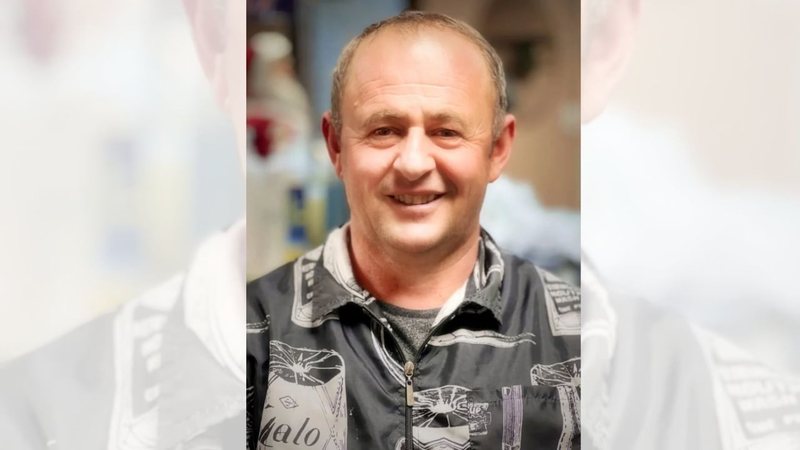 “Ai nuk është kriminel”! Pas mbi 20 vitesh në SHBA, deportohet berberi shqiptar: Mesazhi i xhaxhait të tij… U bë viktimë e kriminelëve, viza ishte false “Ai nuk është kriminel”! Pas mbi 20 vitesh në SHBA, deportohet berberi shqiptar: Mesazhi i xhaxhait të tij… U bë viktimë e kriminelëve, viza ishte false